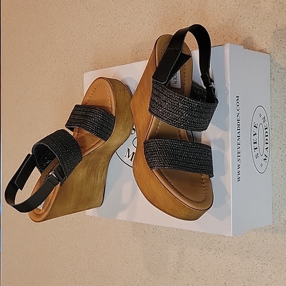 Steve Madden Briana Wedge